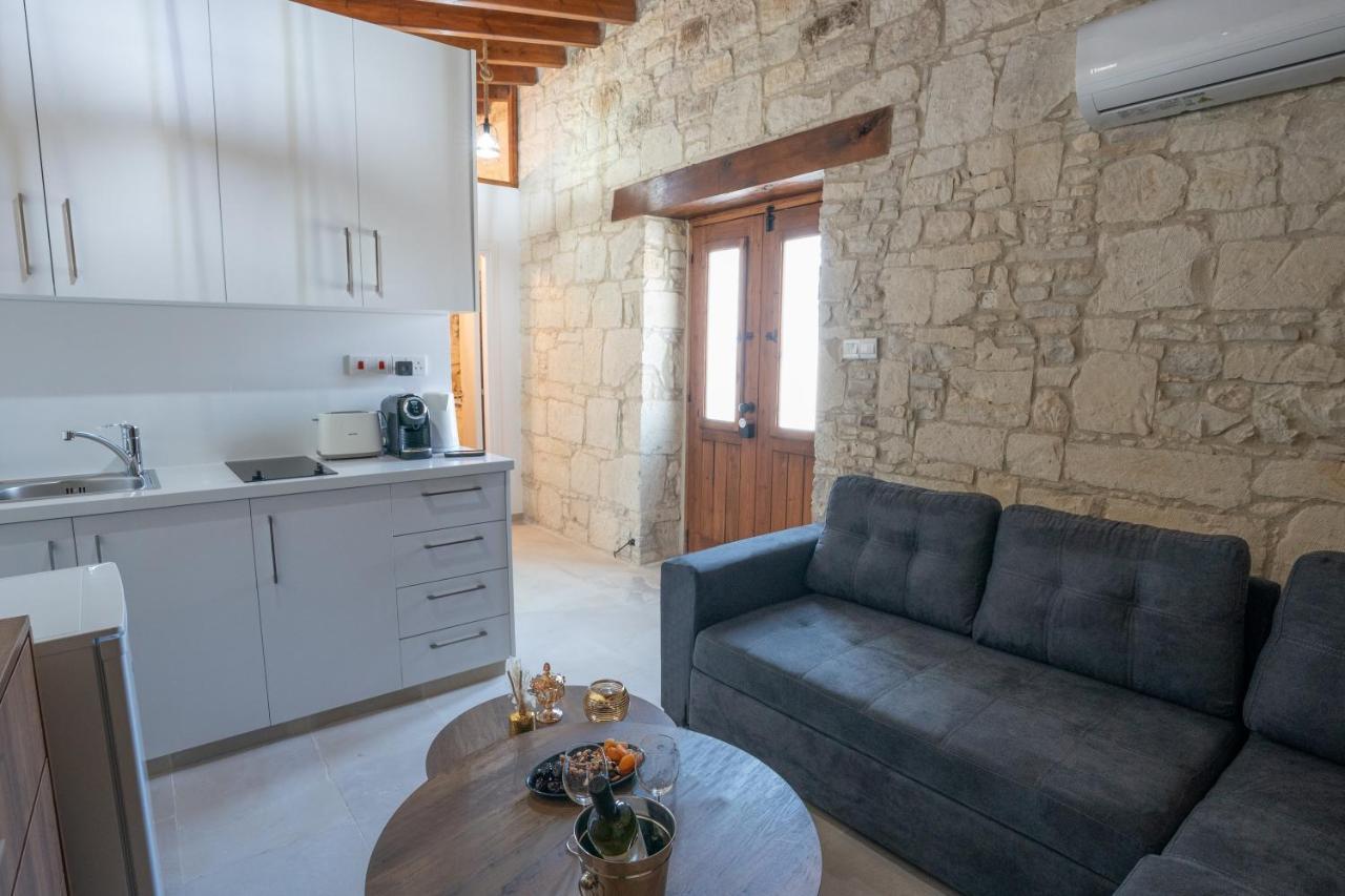 Eidyllio Luxury Suites אומודוס מראה חיצוני תמונה